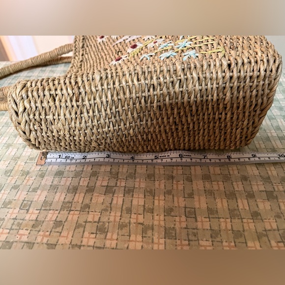 Embroidered Straw Tote Bag - Picture 8 of 9